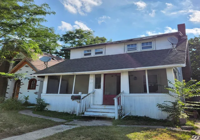 1st image of 1817 Maplewood Ave, Lansing, MI 48910 | MLS# 5050217208