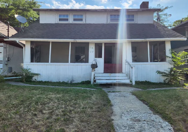 2nd image of 1817 Maplewood Ave, Lansing, MI 48910 | MLS# 5050217208