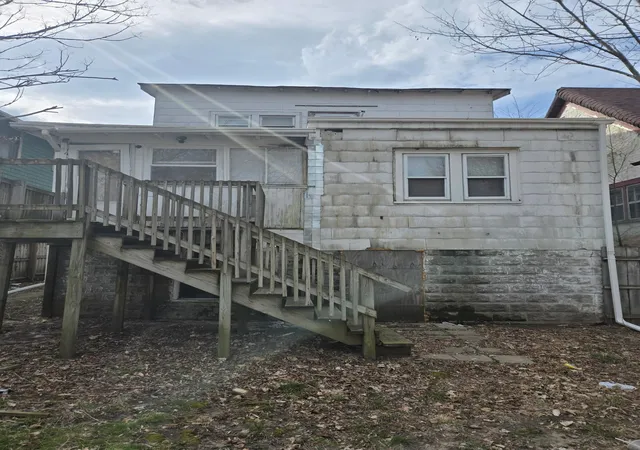 3rd image of 1817 Maplewood Ave, Lansing, MI 48910 | MLS# 5050217208