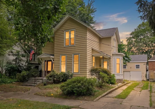 1st image of 116 S 4th St, Niles, MI 49120 | MLS# 69026040295