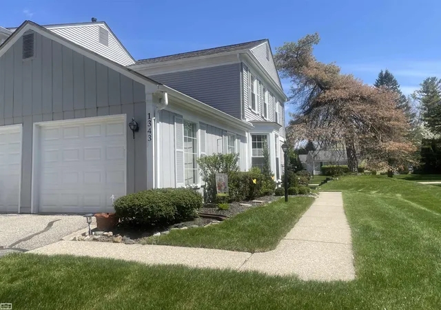 2nd image of 1343 Autumn Ln, Rochester Hills, MI 48306 | MLS# 58050217212