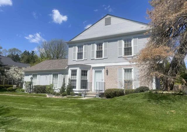 4th image of 1343 Autumn Ln, Rochester Hills, MI 48306