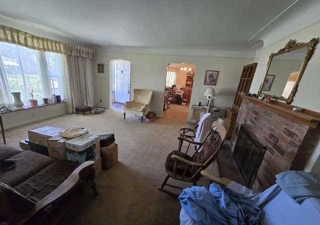 Photo 4 of Single family home for sale at 22300 Edmunton St, Saint Clair Shores, MI 48080 | MLS# 58050217213 | Listing updated on 2026-08-04