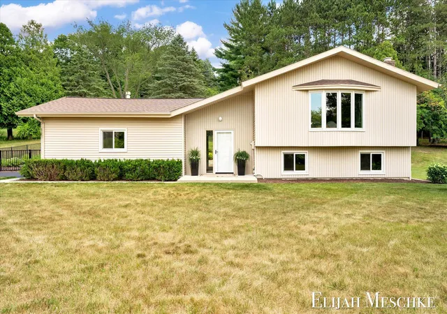 2nd image of 6160 Myers Lake Ave Ne, Rockford, MI 49341 | MLS# 65026040306