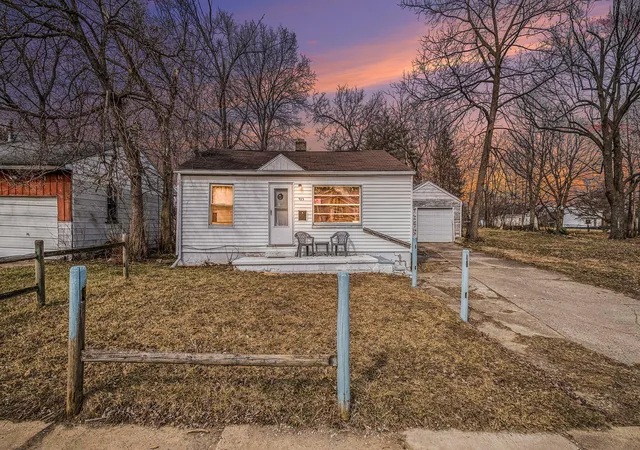 1st image of 933 E Foss Ave, Flint, MI 48505 | MLS# 66026040307