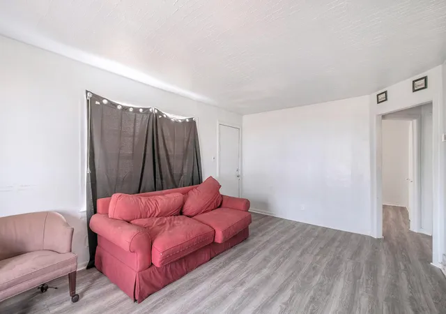 Photo 3 of Single family home for sale at 933 E Foss Ave, Flint, MI 48505 | MLS# 66026040307 | Listing updated on 2026-09-04
