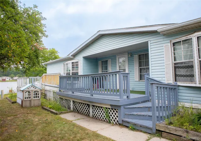 Photo 1 of Single family home for sale at 48584 Lakeview Cir, Shelby Township, MI 48317 | MLS# 20261060855 | Listing updated on 2026-08-17