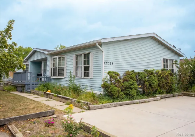 Photo 2 of Single family home for sale at 48584 Lakeview Cir, Shelby Township, MI 48317 | MLS# 20261060855 | Listing updated on 2026-08-17