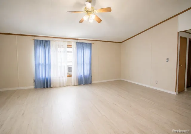 Photo 4 of Single family home for sale at 48584 Lakeview Cir, Shelby Township, MI 48317 | MLS# 20261060855 | Listing updated on 2026-08-17