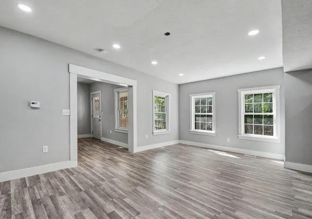5th image of 315 N Dexter St, Ionia, MI 48846 | MLS# 65026040311