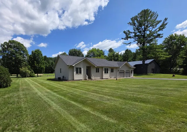 Photo 3 of Single family home for sale at 1540 Twin Birch, Kalkaska, MI 49646 | MLS# 78080071884 | Listing updated on 2026-09-13