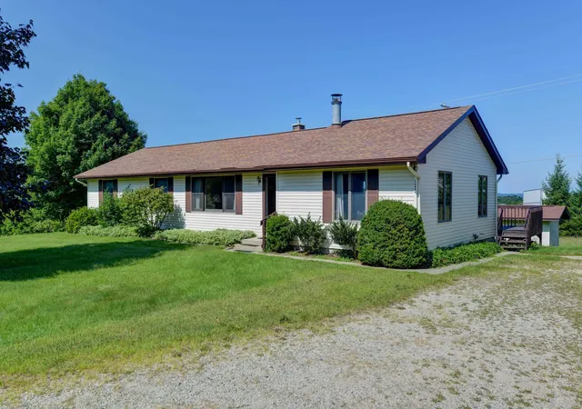 Photo 2 of Single family home for sale at 11869 Center Rd, Traverse City, MI 49686 | MLS# 78080071885 | Listing updated on 2026-08-22