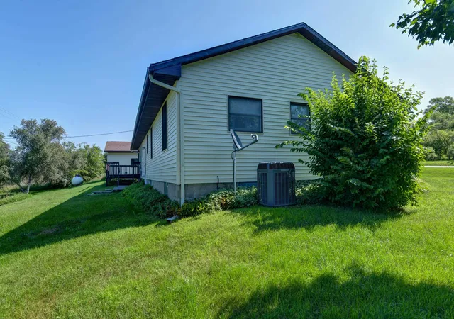 Photo 3 of Single family home for sale at 11869 Center Rd, Traverse City, MI 49686 | MLS# 78080071885 | Listing updated on 2026-08-22