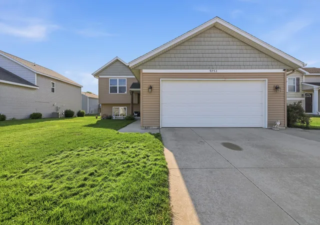 2nd image of 9752 Crystal Cir, Zeeland, MI 49464 | MLS# 65026040321