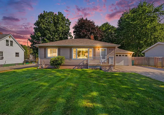 4th image of 234 Randall Rd, Norton Shores, MI 49441 | MLS# 71026040325