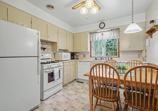 5th image of 234 Randall Rd, Norton Shores, MI 49441 | MLS# 71026040325