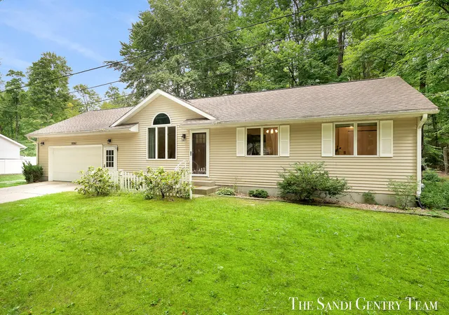 3rd image of 18362 168Th Ave, Spring Lake, MI 49456 | MLS# 71026040326