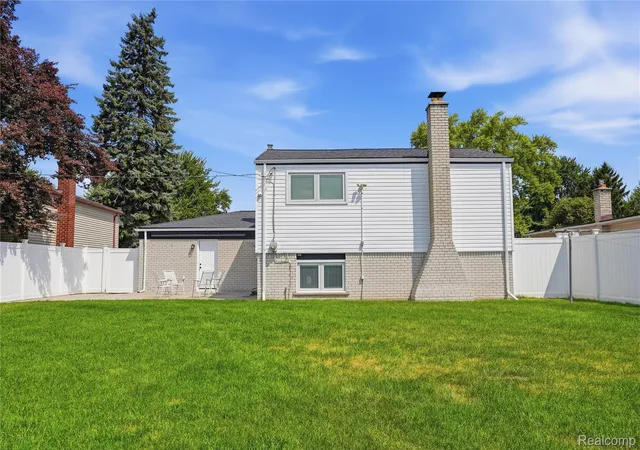 37th image of 12942 Brixham Dr, Warren, MI 48088 | MLS# 20261060882