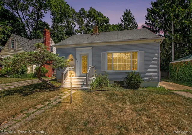 1st image of 1115 E Vernon Dr, Flint, MI 48503 | MLS# 20261060885