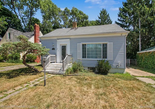 2nd image of 1115 E Vernon Dr, Flint, MI 48503 | MLS# 20261060885