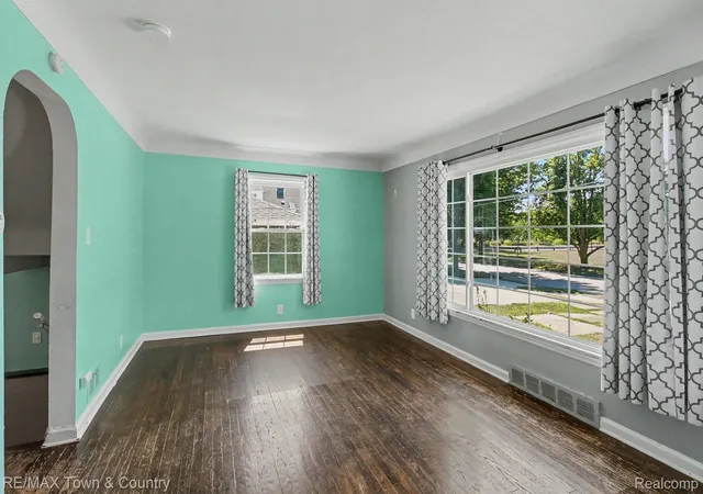 4th image of 1115 E Vernon Dr, Flint, MI 48503 | MLS# 20261060885