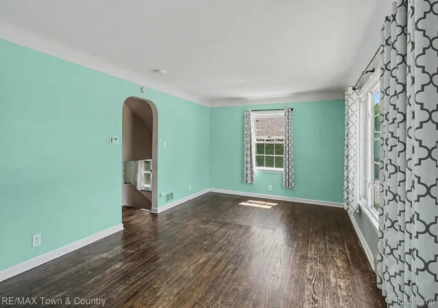 5th image of 1115 E Vernon Dr, Flint, MI 48503 | MLS# 20261060885
