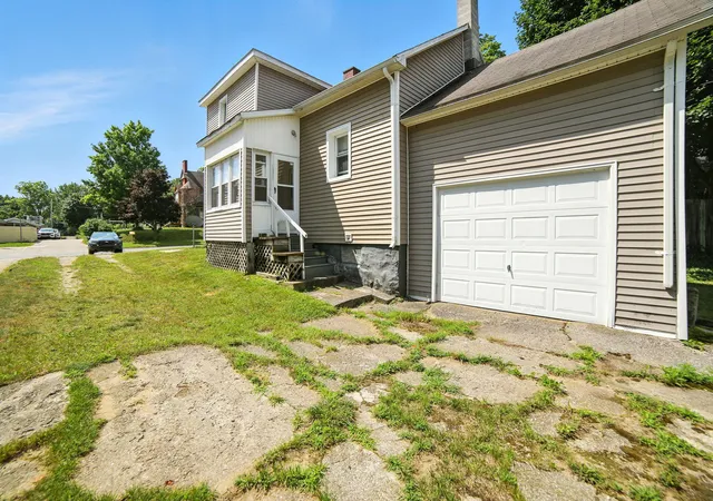 2nd image of 332 W Upton Ave, Reed City, MI 49677 | MLS# 72026040333