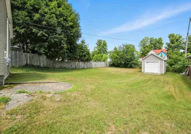 Photo 4 of Multi family home for sale at 332 W Upton Ave, Reed City, MI 49677 | MLS# 72026040333 | Listing updated on 2026-08-04