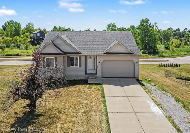 1st image of 1184 Cimmaron Ct, Davison, MI 48423 | MLS# 20261060890