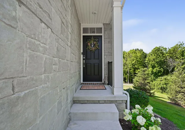 3rd image of 381 Strawberry Dr, Rochester, MI 48307 | MLS# 58050217236