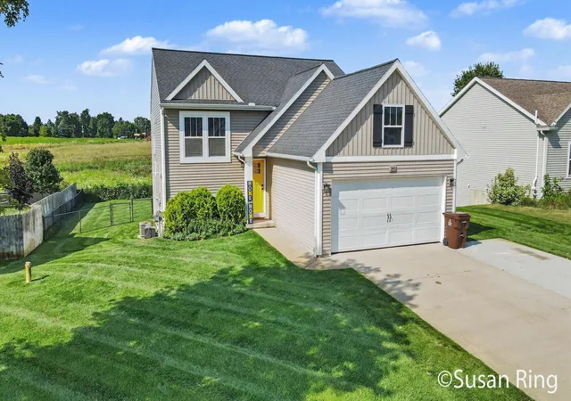2nd image of 282 Vansen Dr, Kent City, MI 49330 | MLS# 65026040335