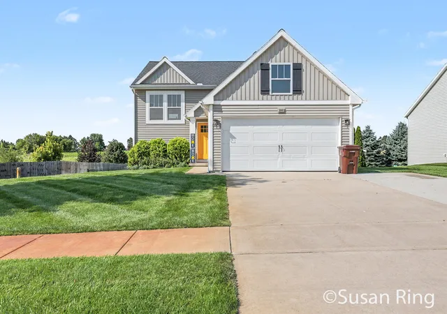 1st image of 282 Vansen Dr, Kent City, MI 49330 | MLS# 65026040335