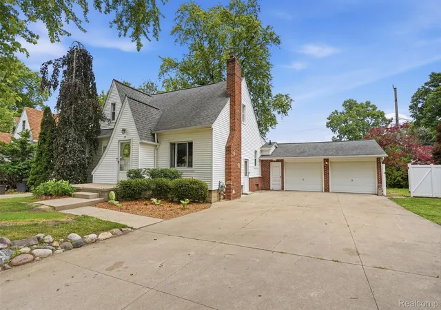 3rd image of 75 Preston Ave, Waterford, MI 48328 | MLS# 20261060905