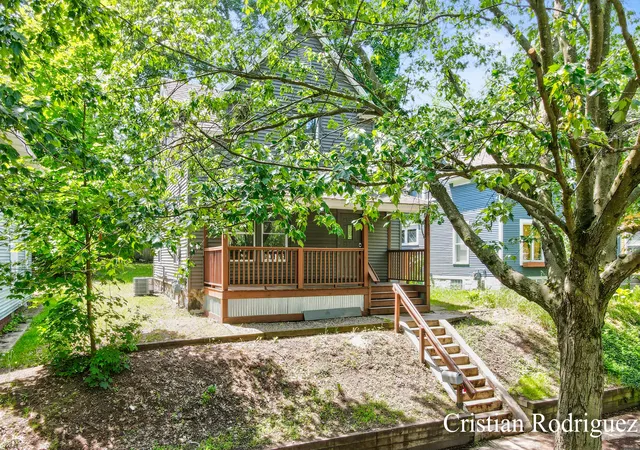 Photo 2 of Single family home for sale at 958 Dunham St Se, Grand Rapids, MI 49506 | MLS# 65026040338 | Listing updated on 2026-08-11