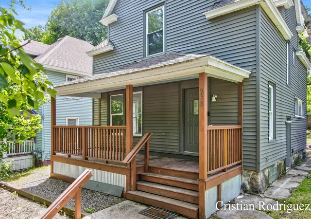 Photo 3 of Single family home for sale at 958 Dunham St Se, Grand Rapids, MI 49506 | MLS# 65026040338 | Listing updated on 2026-08-11