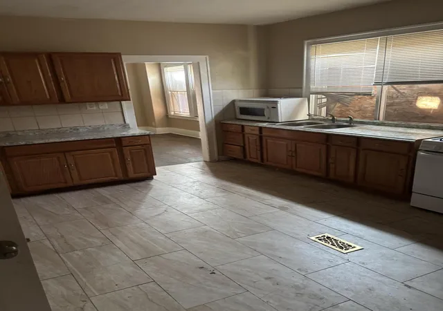 4th image of 12755 Washburn St, Detroit, MI 48238 | MLS# 81026040339
