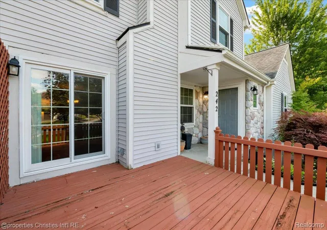 Photo 3 of Condo for sale at 242 Barrington Cir, Lake Orion, MI 48360 | MLS# 20261060908 | Listing updated on 2026-09-09