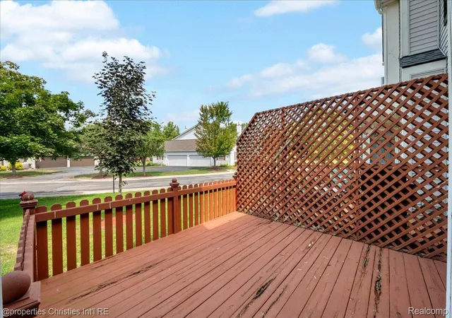 Listing Photo 4 - Condo for sale in building located at 242 Barrington Cir, Lake Orion, MI 48360