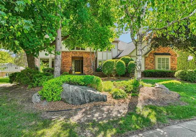 Photo 2 of Single family home for sale at 4523 Rivers Edge Dr, Troy, MI 48098 | MLS# 20261060915 | Listing updated on 2026-09-26