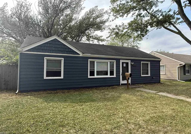 Photo 2 of Single family home for sale at 26315 Beaconsfield St, Roseville, MI 48066 | MLS# 58050217243 | Listing updated on 2026-10-09