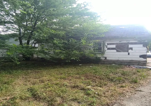 Photo 3 of Single family home for sale at 8467 Pierson St, Detroit, MI 48228 | MLS# 20261060927 | Listing updated on 2026-10-05