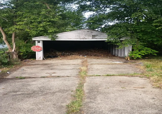 Photo 4 of Single family home for sale at 8467 Pierson St, Detroit, MI 48228 | MLS# 20261060927 | Listing updated on 2026-10-05