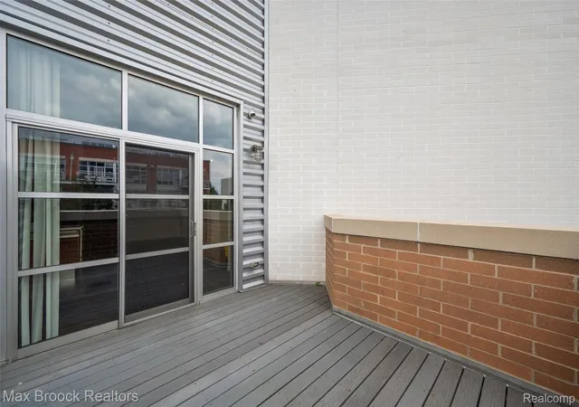 Listing Photo 2 - Condo for sale in building located at 333 E Parent Ave, Royal Oak, MI 48067 - Unit #15