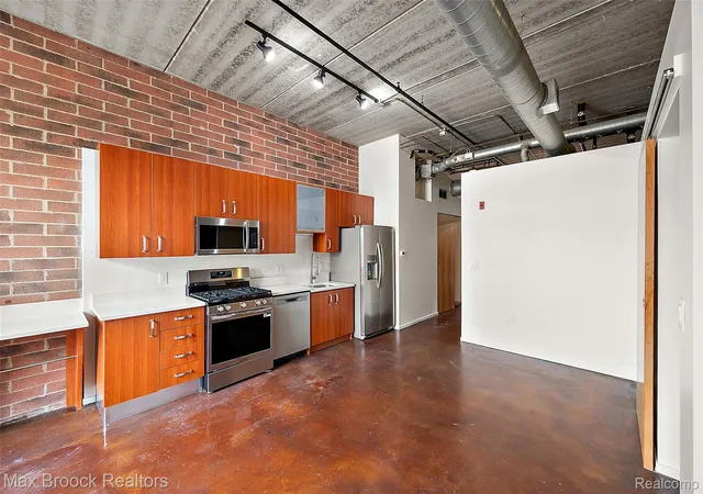 Photo 2 of Condo for sale at 333 E Parent Ave #15, Royal Oak, MI 48067 | MLS# 20261060941 | Listing updated on 2026-08-04