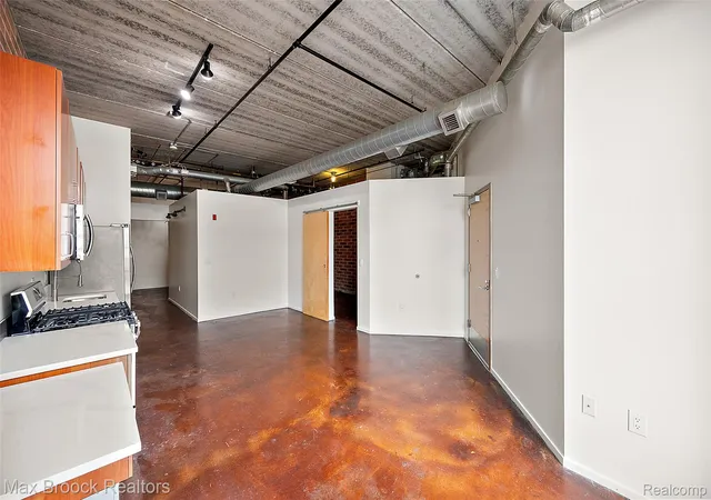 Photo 3 of Condo for sale at 333 E Parent Ave #15, Royal Oak, MI 48067 | MLS# 20261060941 | Listing updated on 2026-08-04