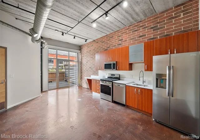 Photo 4 of Condo for sale at 333 E Parent Ave #15, Royal Oak, MI 48067 | MLS# 20261060941 | Listing updated on 2026-08-04
