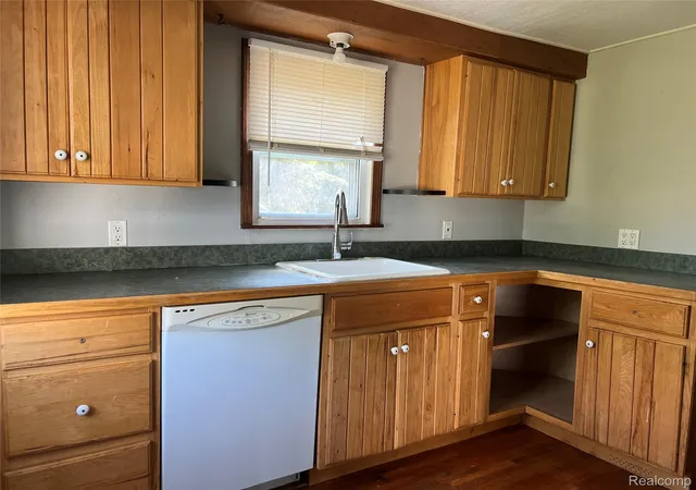 3rd image of 2427 S Vassar Rd, Davison, MI 48423 | MLS# 20261060958