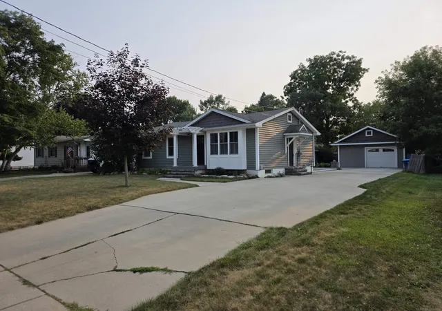 2nd image of 633 Aldrich St, Linden, MI 48451 | MLS# 58050217256