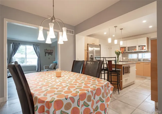 5th image of 1558 Maddox St, West Bloomfield, MI 48324 | MLS# 20261060968