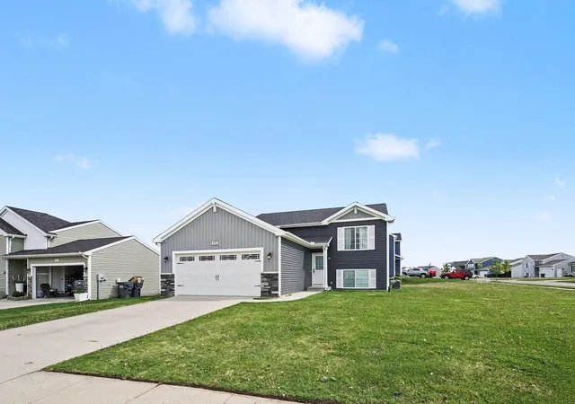 3rd image of 1193 Cooley Mill Ln, Vicksburg, MI 49097 | MLS# 66026040363